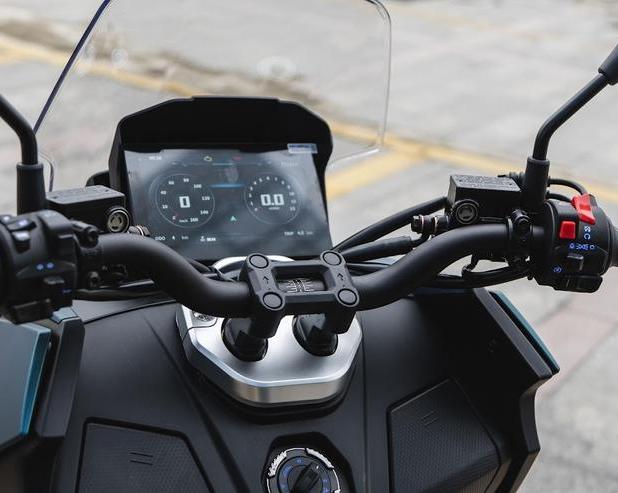 Tairong Motorcycle представила новый вариант цвета для скутера Rong 250