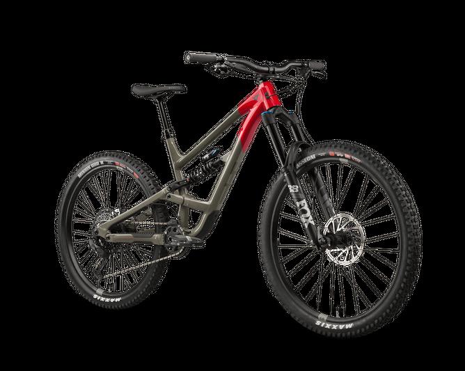 YT Industries выпускает горный велосипед Capra Uncaged 10 CF & AL